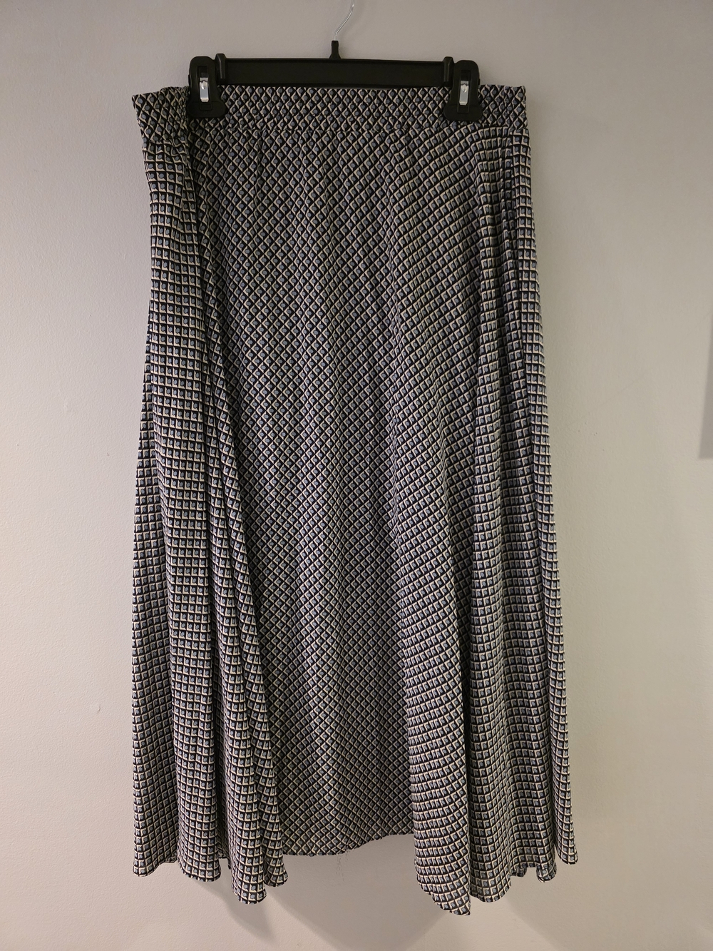 Max Studio Black and White Geometric Maxi Skirt